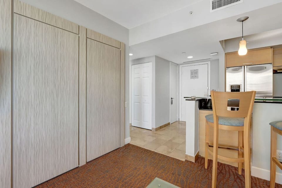Closet to Kitchen: Seamless Living with a View