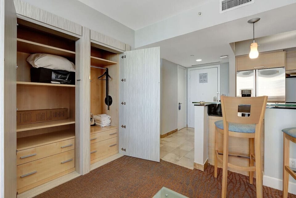 Closet to Kitchen: Seamless Living with a View