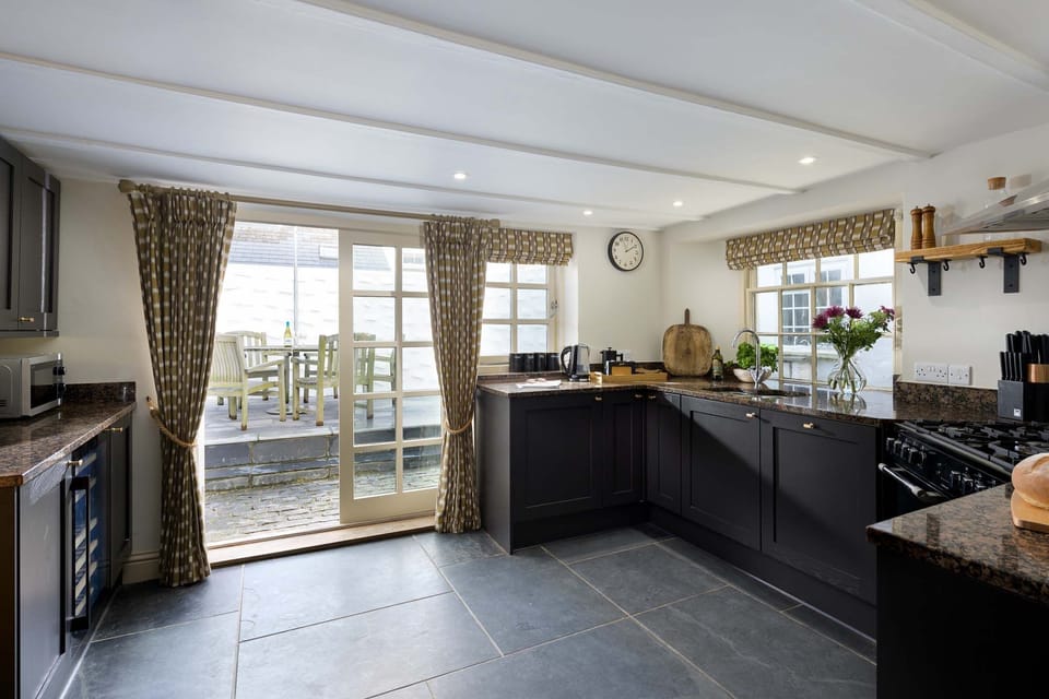 Kitchen at Porth Beach House, Porth, Cornwall, self catering with Beach Retreats.