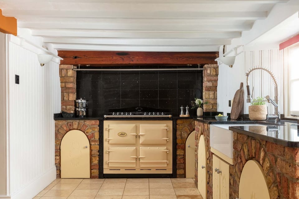 Kitchen at Ellenglaze, Holywell Bay, Cornwall, self catering with Beach Retreats.