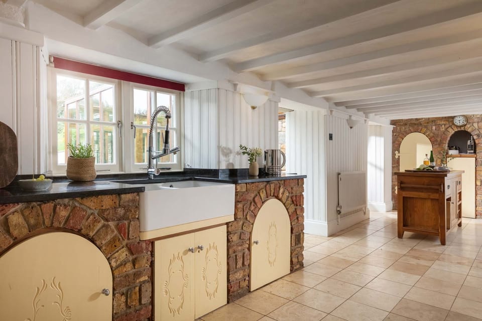 Kitchen at Ellenglaze, Holywell Bay, Cornwall, self catering with Beach Retreats.
