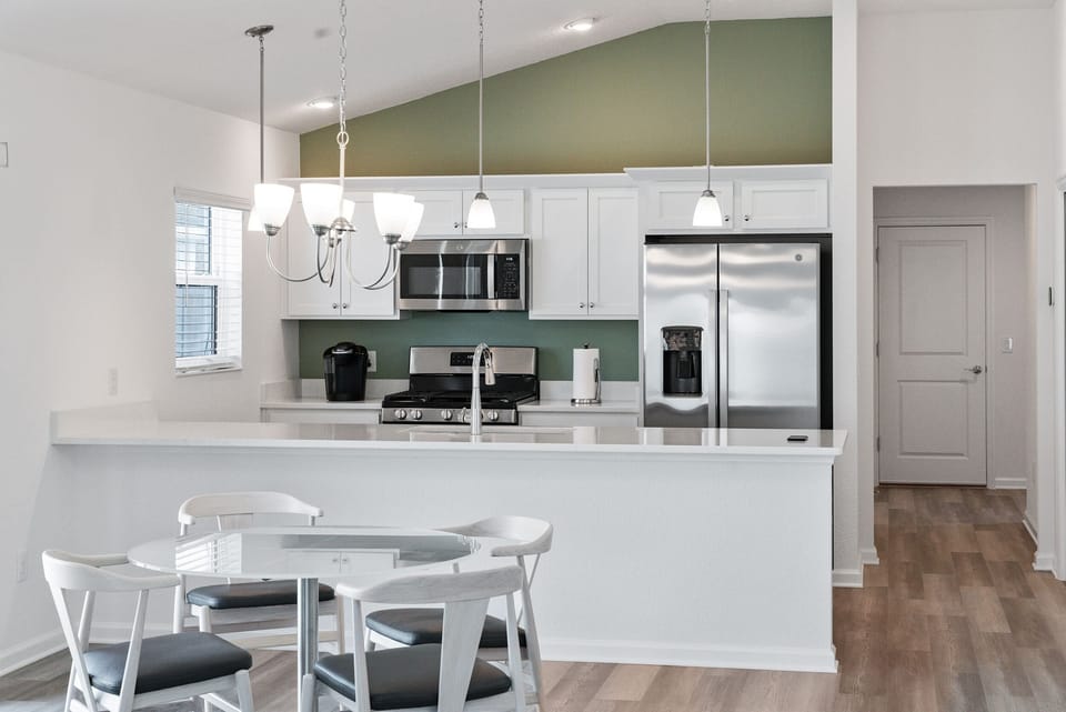 Dining Area & Kitchen