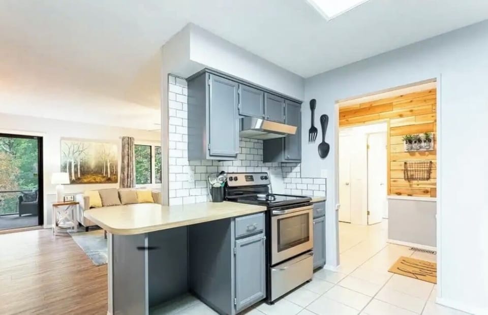 Fully furnished and stocked kitchen 