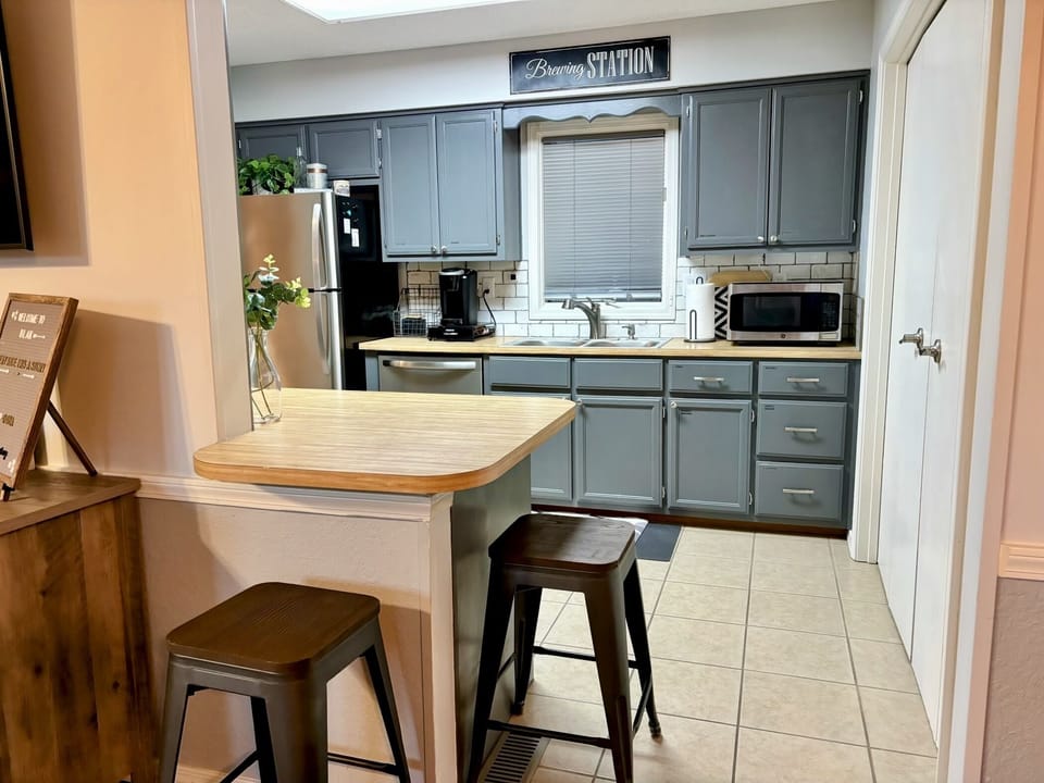 Kitchen/bar area
