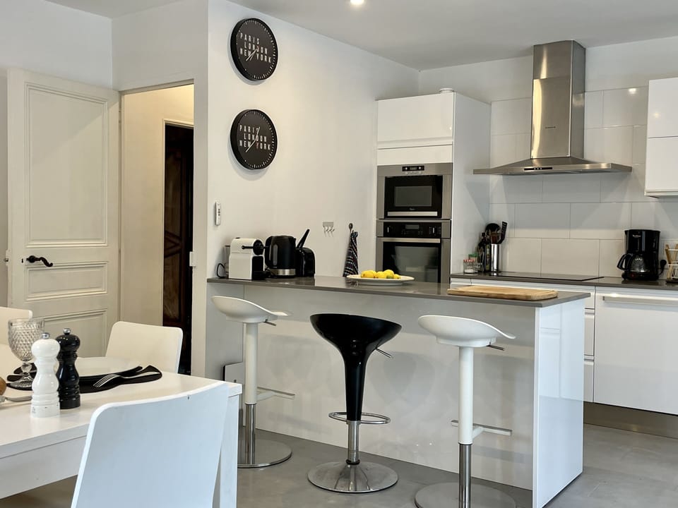 Breakfast counter