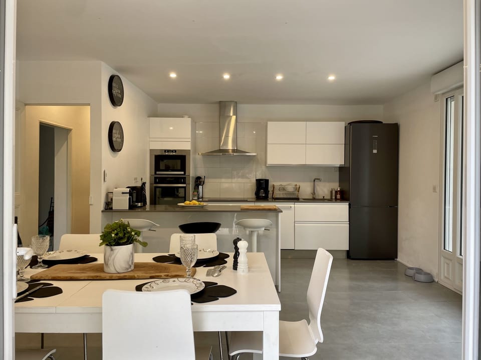 Open kitchen with dining table