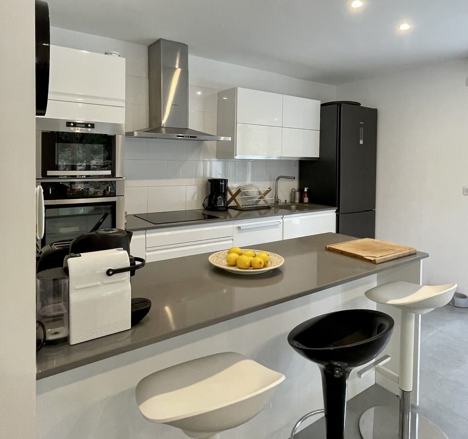 Breakfast counter