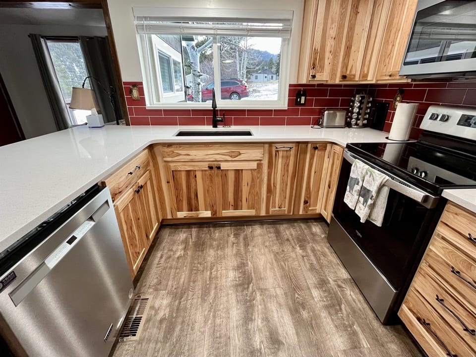Mountain view, glasstop stove, dishwasher, and more.