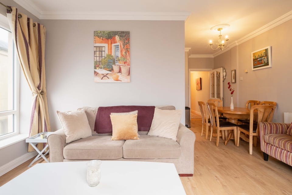 Living Room (2)