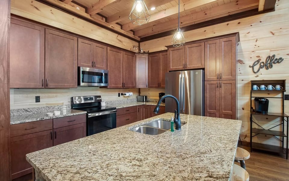 Misty Shadows' fully equipped kitchen