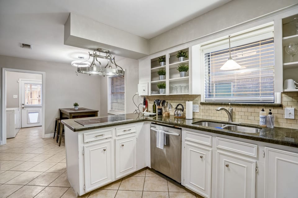 From gourmet dinners to quick snacks, this kitchen has everything you need