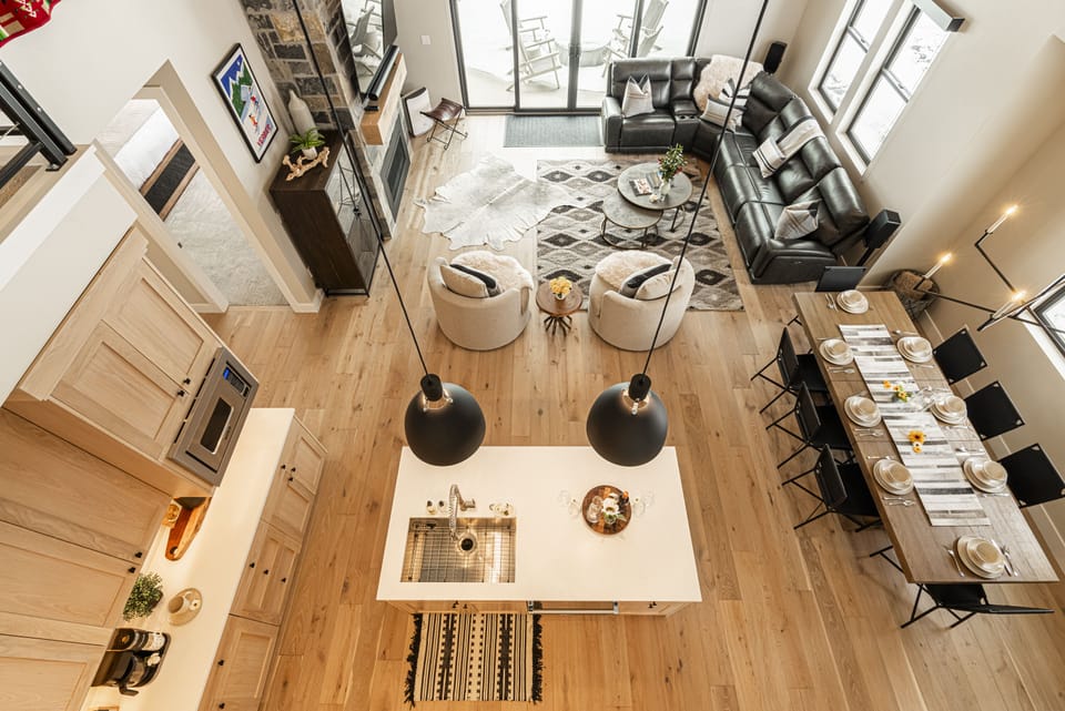 Great room with 18 foot ceiling