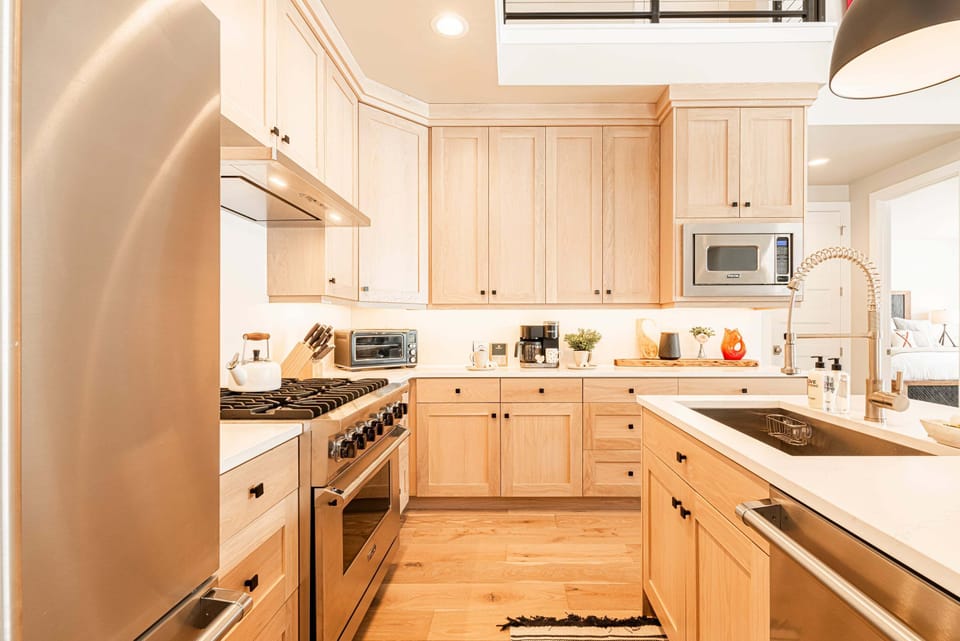 Stone counters and Viking appliances