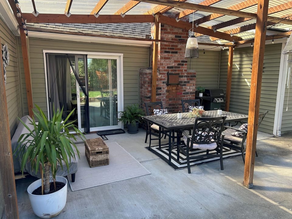 Covered back patio with outdoor sitting and dining area