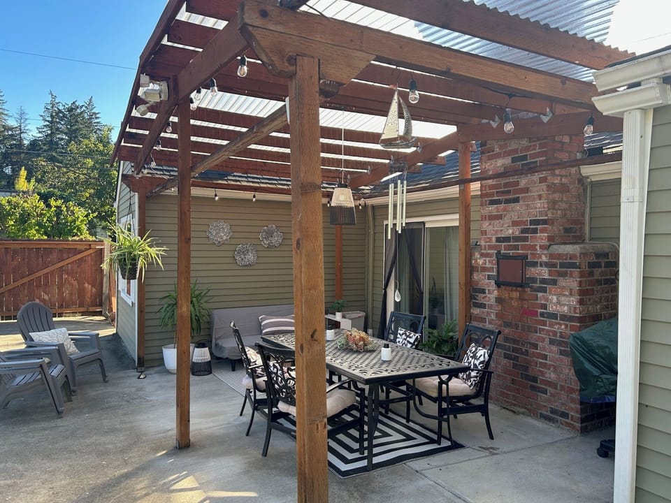 Covered back patio with outdoor sitting and dining area