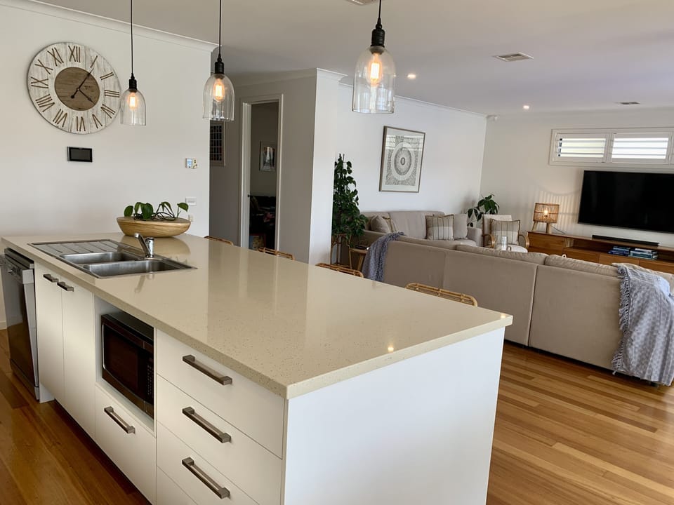 Kitchen and lounge area