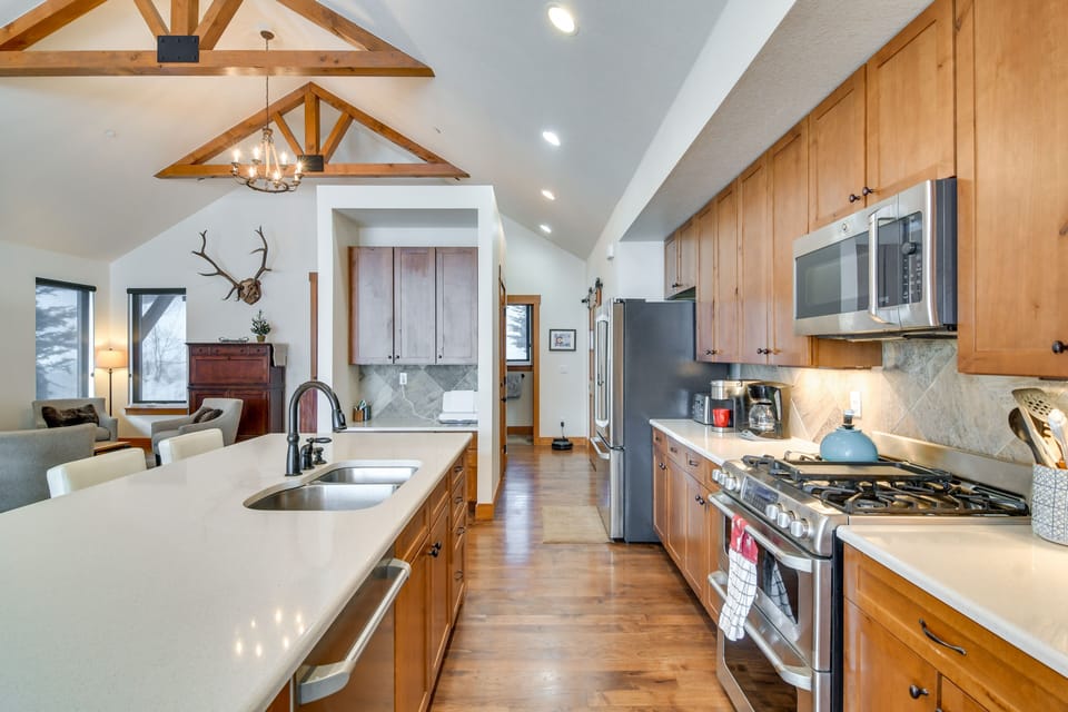 Kitchen | Drip & Keurig Coffee Makers | Toaster | 1st Floor