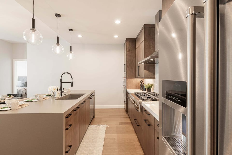 Fully equipped kitchen with all new appliances