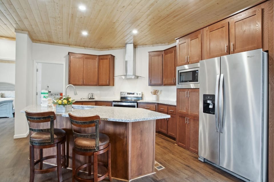 Large Island with Seating for Two