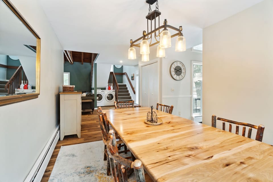 Dining area - seating for 6 here