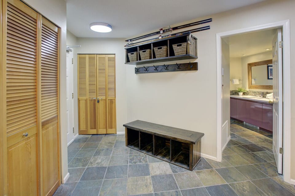 Walk into your home away from home! Store your jackets, gloves, boots here!