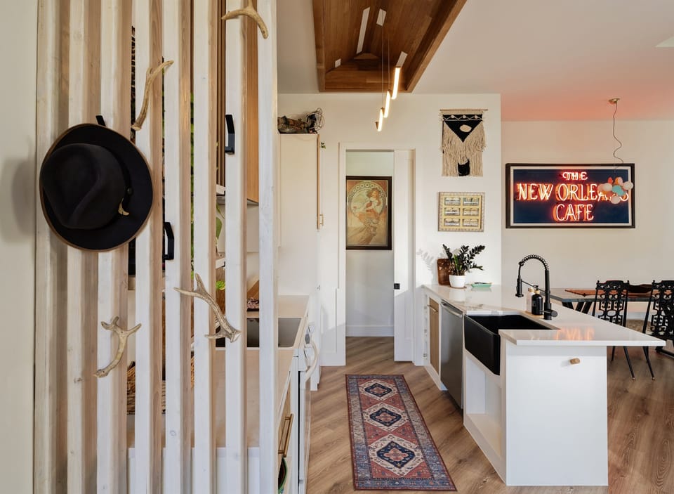 Full Kitchen with washer/dryer + coffee maker in the walk-in pantry
