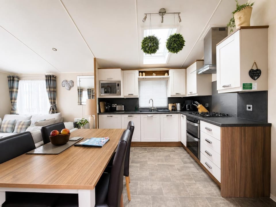 Experience the magic of the Suffolk coast with flexible arrival dates, perfect for last minute breaks and family holidays by the beach.