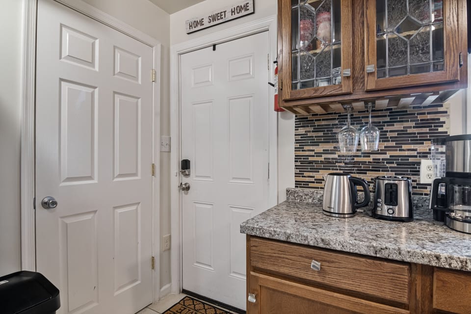 Fully Equipped Kitchen for Your Culinary Needs
