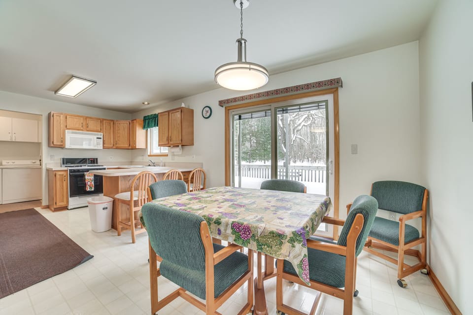 Dining Area | Full Kitchen | Cooking Basics | Washer & Dryer