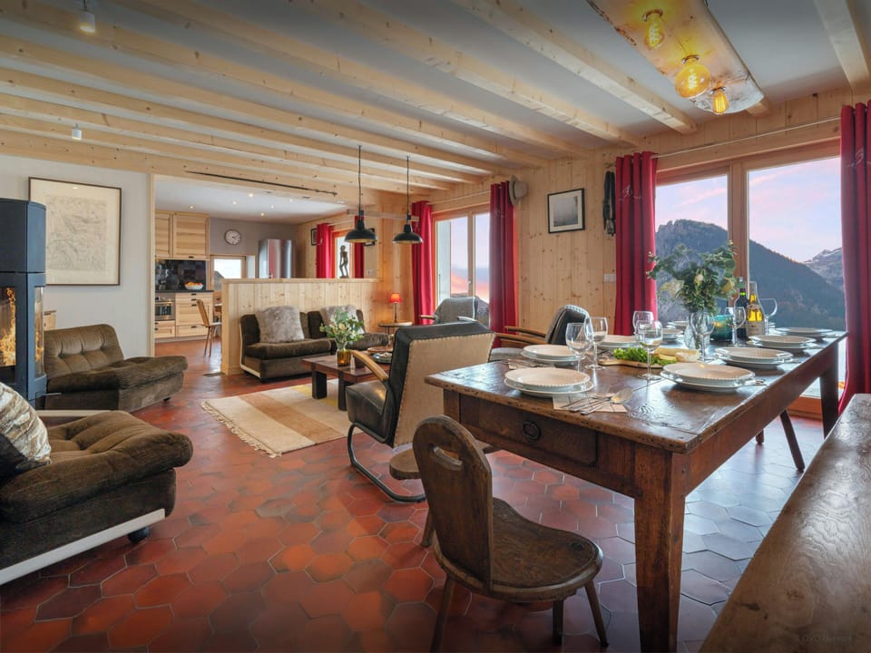 Dining /Lounge