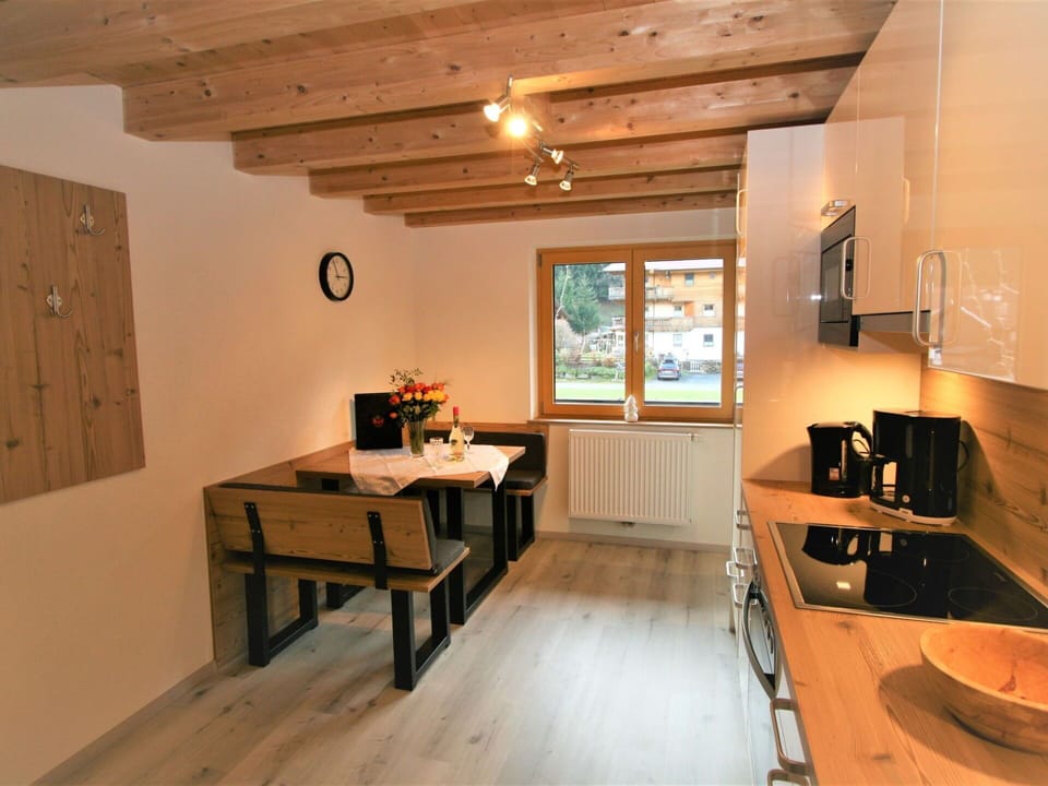 Table, Property, Furniture, Wood, Lighting, Cabinetry, Building, Interior Design, Flooring, Floor