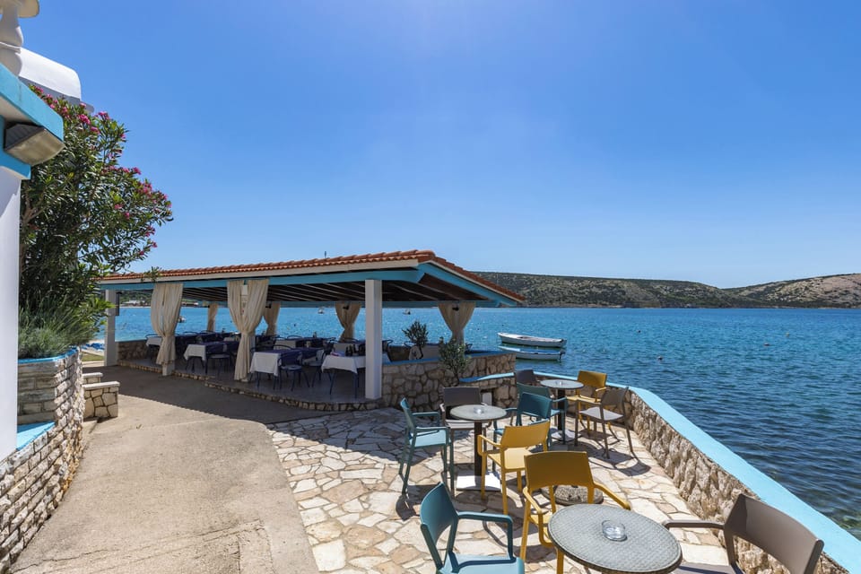 Common area (corridors, hall)