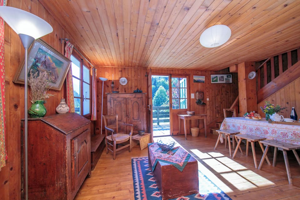 Living room with a dining area