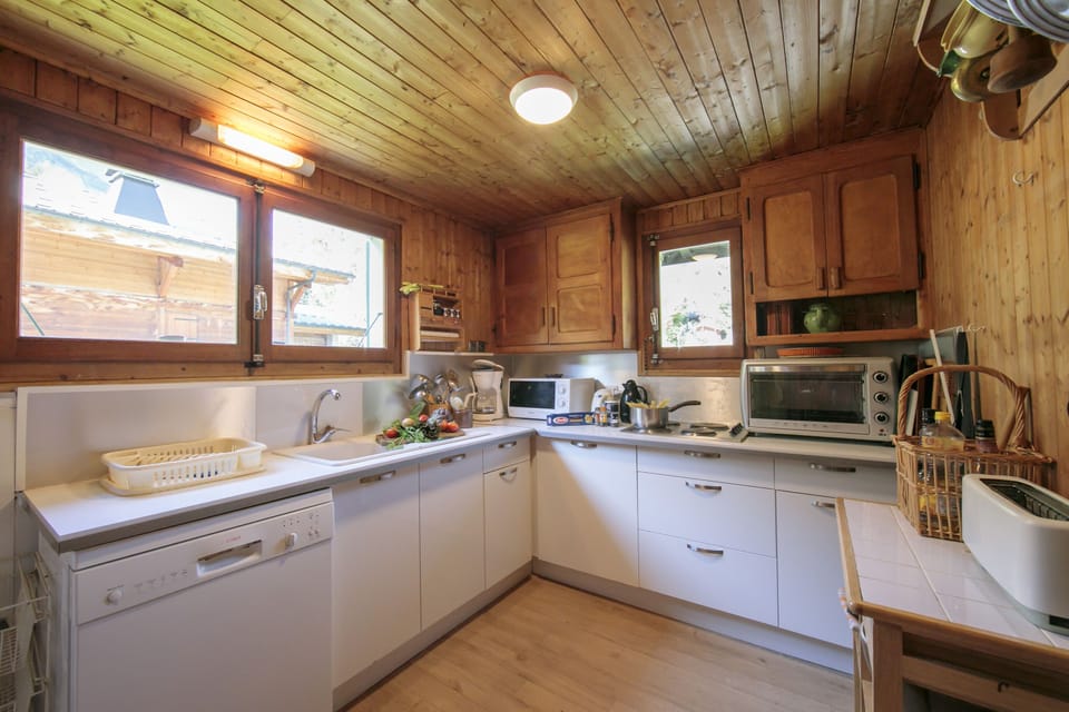 Separate kitchen, fully fitted