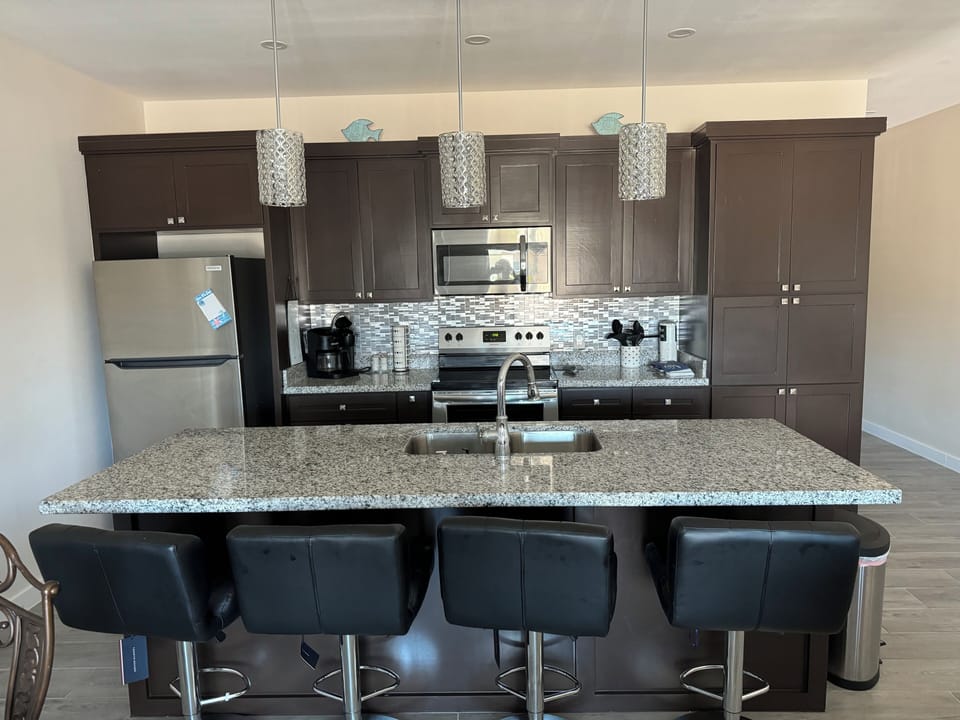 Modern n complete kitchen
