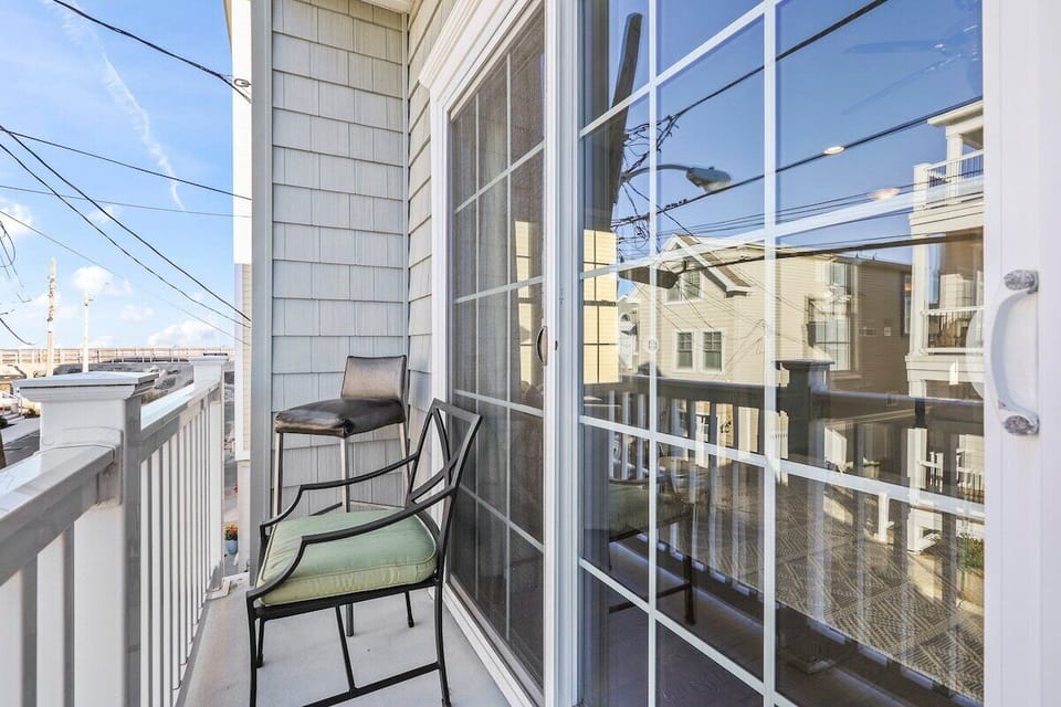 Living room balcony view to ocean