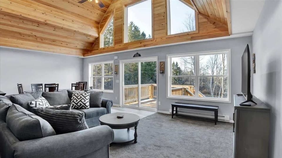Spacious Living Room with Floor-to-Ceiling Windows