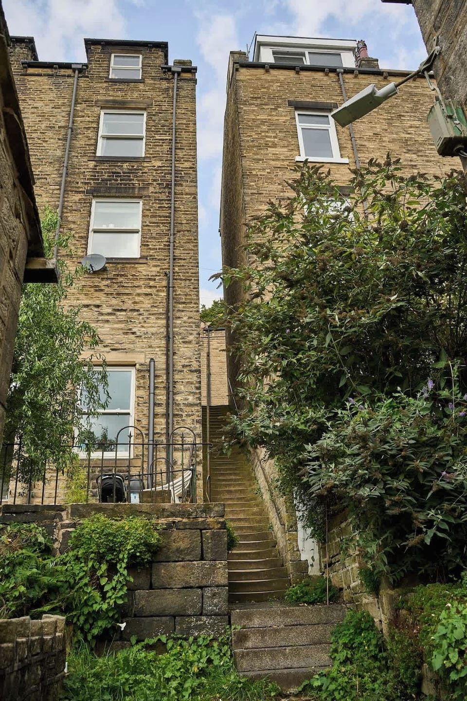 These steps really get your cardio levels up. This is the most direct way into Hebden Bridge from the house. only a 5 min walk into the centre. 