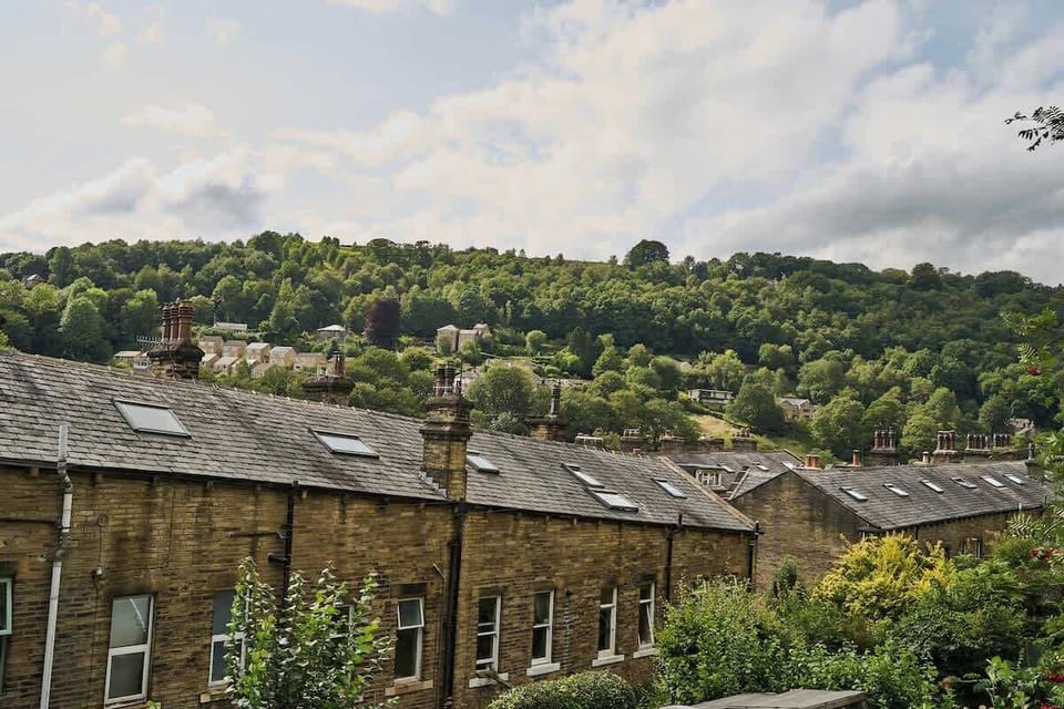 The house below Wood End View. You look right over the roof tops and across to Hard Castle Cragg