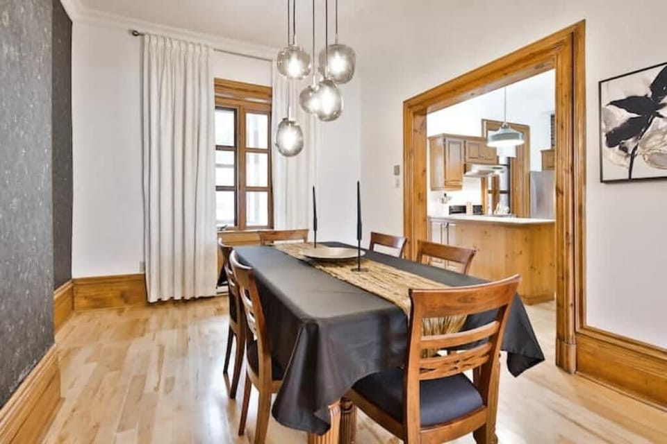 Lots of room for entertaining. 