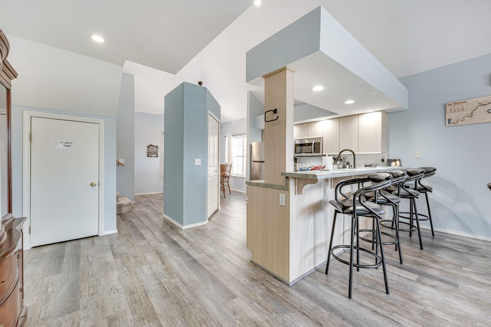 Kitchen | Breakfast Bar | 1st Floor