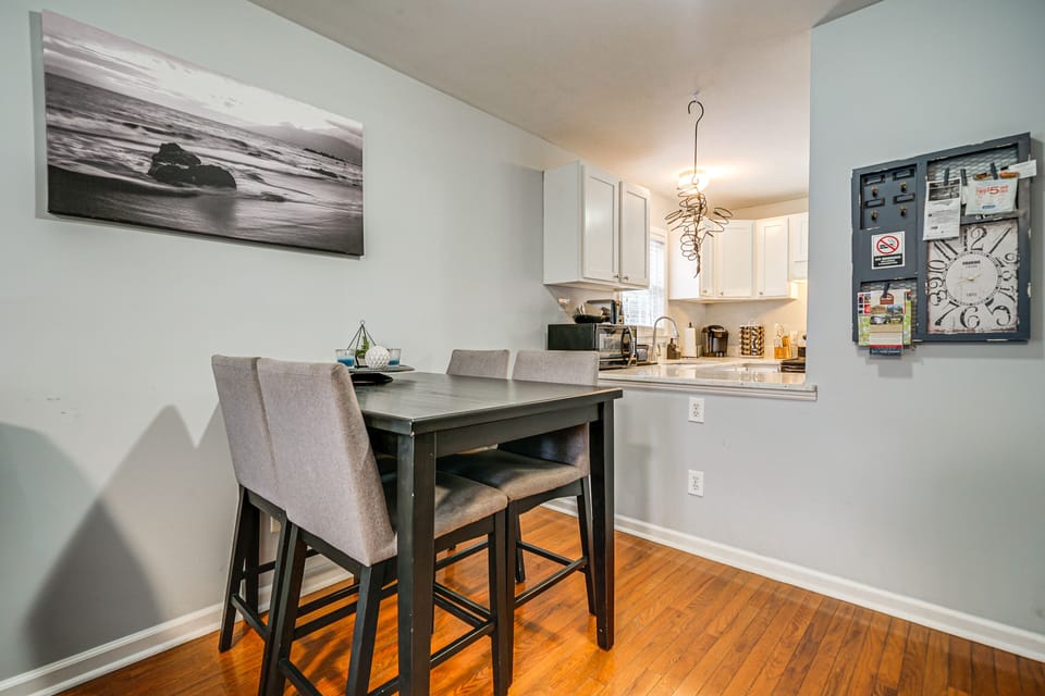 Dining Area | Dishware & Flatware