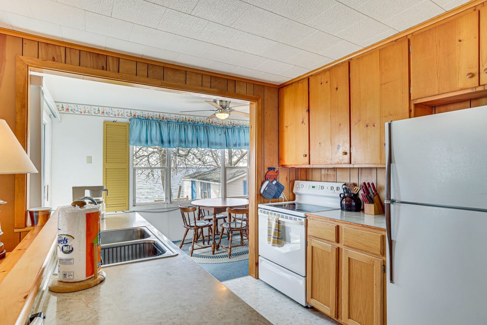 Kitchen | Cooking Basics | Coffee Maker | Main Level