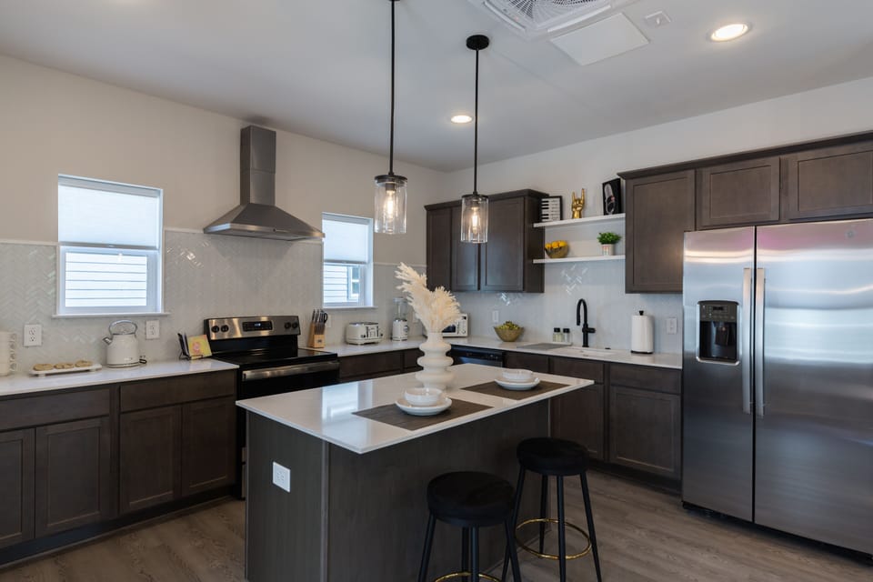 Fully stocked kitchen w/ a blender, 2 coffee makers, air fryer, and so much more