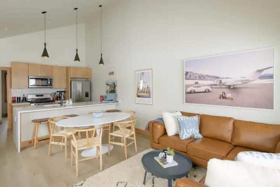 Professional interior designer used. Modern + Comfortable furnishing. 