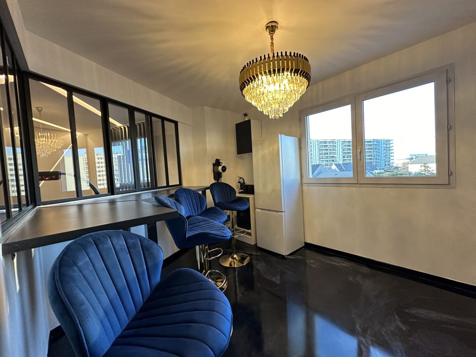 Fully Equipped and Accessorized Kitchen: Refrigerator, freezer, hot plates, oven, cooking utensils, kitchenware, microwave, toaster, Dolce Gusto coffee machine, handheld vacuum cleaner…