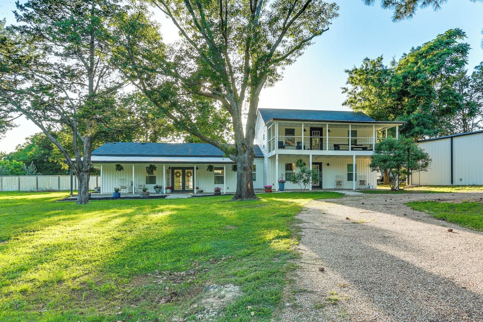 Parking | Driveway (10 Vehicles) | Boat Parking | Street Parking