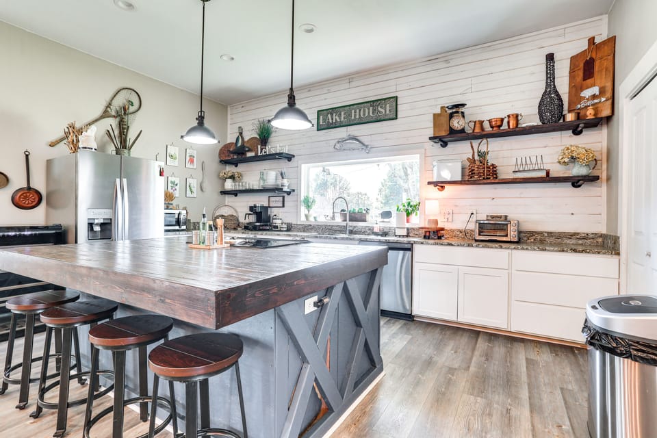 Kitchen | 1st Floor | Trash Bags & Paper Towels