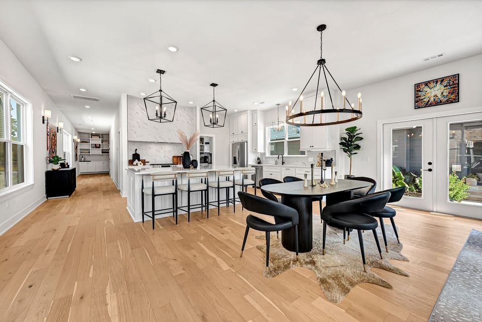 Dining and island seating for 10 people in the fully stocked kitchen area.