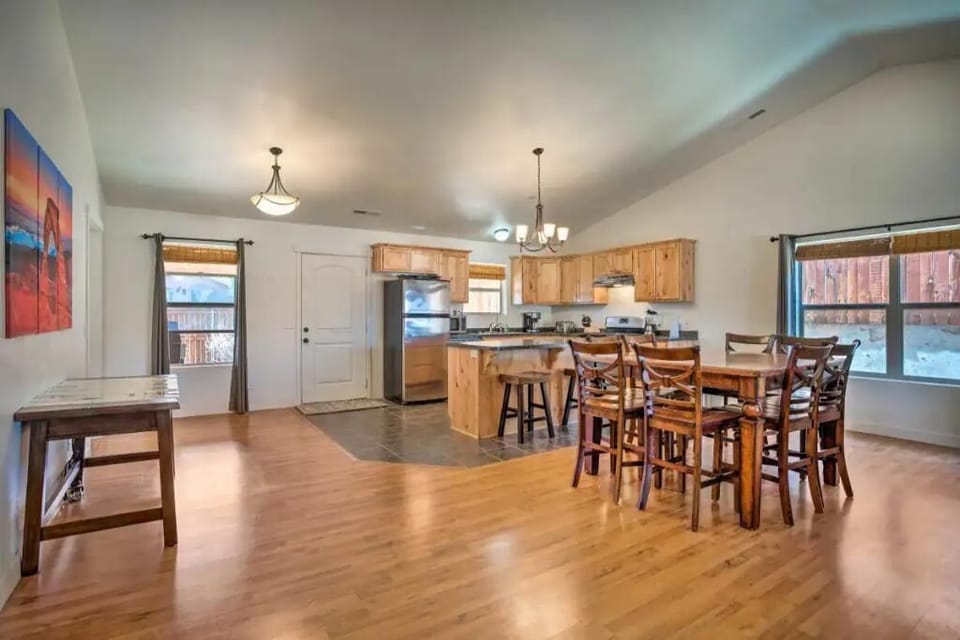Kitchen, Dining and Desk area
